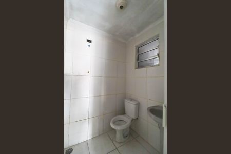 Banheiro de casa para alugar com 2 quartos, 23m² em Parque Casa de Pedra, São Paulo