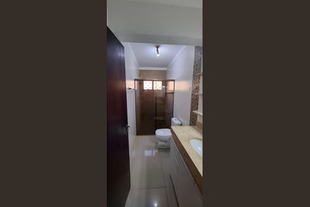 Casa para alugar com 230m², 3 quartos e 4 vagasBanheiro