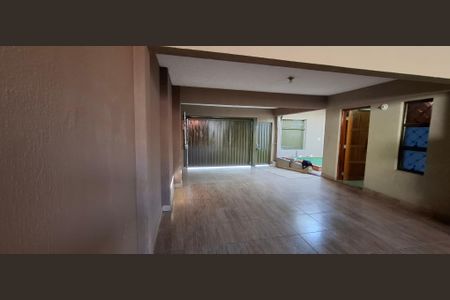 Casa para alugar com 230m², 3 quartos e 4 vagasQuintal