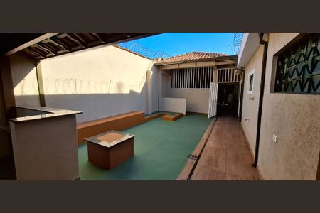 Casa para alugar com 230m², 3 quartos e 4 vagasQuintal
