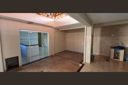 Casa para alugar com 230m², 3 quartos e 4 vagasÁrea de Serviço