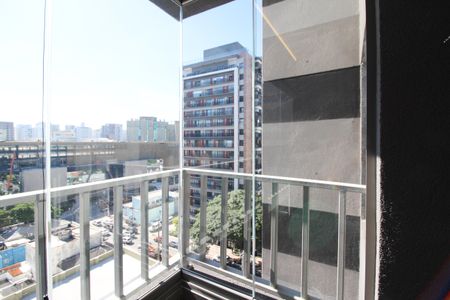 Varanda de kitnet/studio para alugar com 1 quarto, 25m² em Indianópolis, São Paulo