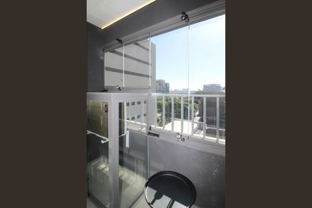 Varanda de kitnet/studio para alugar com 1 quarto, 25m² em Indianópolis, São Paulo