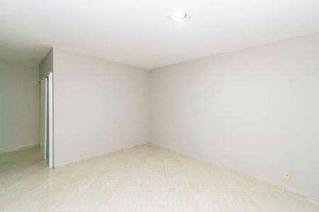 Sala de casa para alugar com 2 quartos, 100m² em Vila Kosmos, Rio de Janeiro