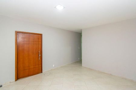 Sala de casa para alugar com 2 quartos, 100m² em Vila Kosmos, Rio de Janeiro