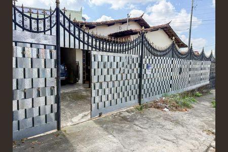 Casa à venda com 384m², 6 quartos e 2 vagasFachada