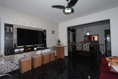 Casa à venda com 140m², 2 quartos e 3 vagasSala
