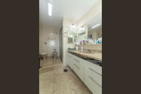 Apartamento à venda com 208m², 4 quartos e 2 vagasBanheiro da Suíte