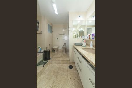 Apartamento à venda com 208m², 4 quartos e 2 vagasBanheiro da Suíte