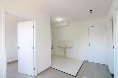 Sala / Cozinha de apartamento para alugar com 2 quartos, 31m² em Jardim Caravelas, São Paulo