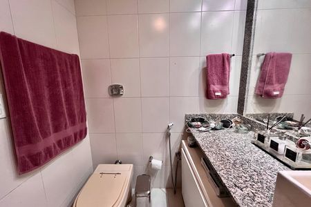 Apartamento à venda com 175m², 3 quartos e 2 vagas Apartamento à venda com 175m², 3 quartos e 2 vagasBanheiro da Suíte