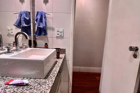 Apartamento à venda com 175m², 3 quartos e 2 vagas Apartamento à venda com 175m², 3 quartos e 2 vagasBanheiro social