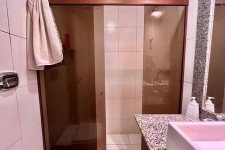 Apartamento à venda com 175m², 3 quartos e 2 vagas Apartamento à venda com 175m², 3 quartos e 2 vagasBanheiro da suíte 2