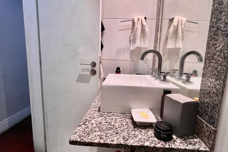 Apartamento à venda com 175m², 3 quartos e 2 vagas Apartamento à venda com 175m², 3 quartos e 2 vagasBanheiro social