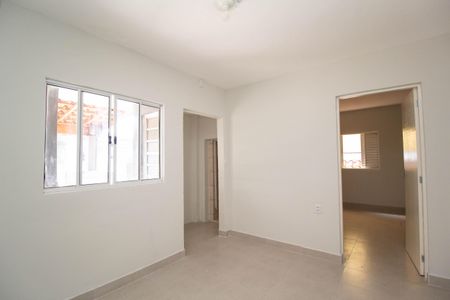 Sala de casa para alugar com 2 quartos, 136m² em Vila Bruna, São Paulo