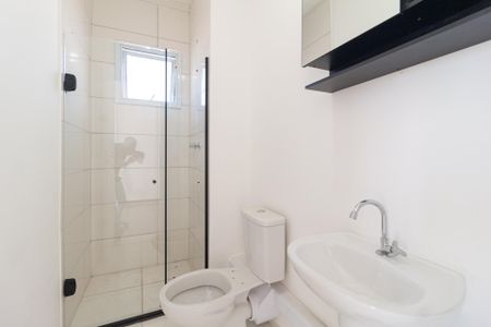 Banheiro social de apartamento para alugar com 2 quartos, 45m² em Vila Sul Americana, Carapicuíba