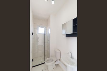Banheiro social de apartamento para alugar com 2 quartos, 45m² em Vila Sul Americana, Carapicuíba