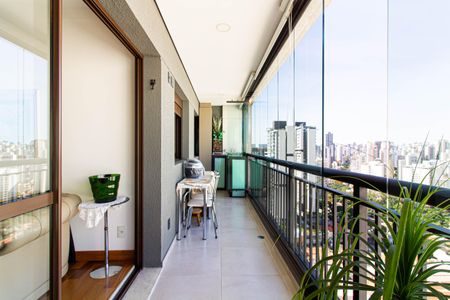 Apartamento à venda com 69m², 2 quartos e 2 vagasVaranda