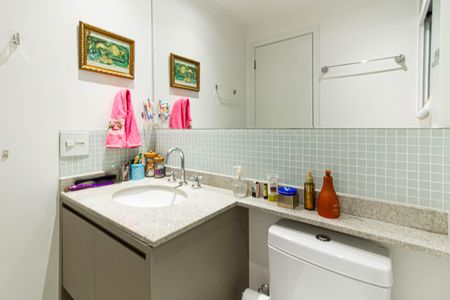 Apartamento à venda com 69m², 2 quartos e 2 vagasBanheiro da Suíte