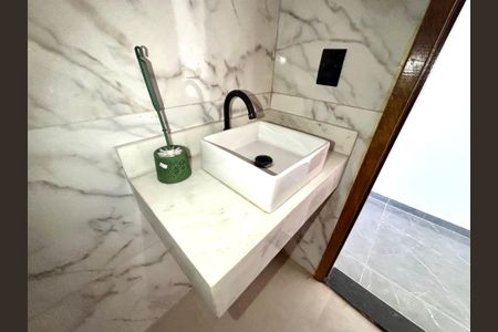 Casa à venda com 150m², 3 quartos e 2 vagasBanheiro
