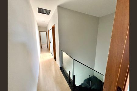 Casa à venda com 150m², 3 quartos e 2 vagasCorredor