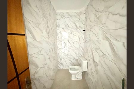 Casa à venda com 150m², 3 quartos e 2 vagasBanheiro