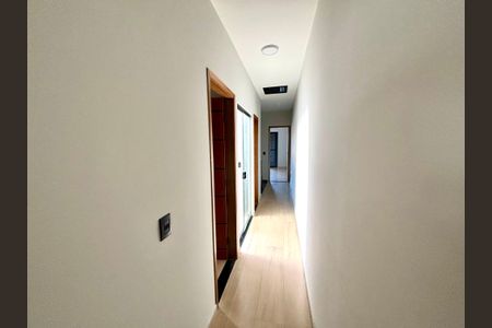 Casa à venda com 150m², 3 quartos e 2 vagasCorredor
