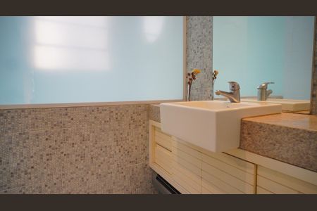 Apartamento para alugar com 190m², 3 quartos e 1 vaga Apartamento para alugar com 190m², 3 quartos e 1 vagaBanheiro 2