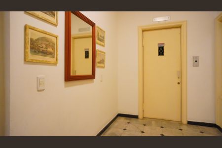 Apartamento para alugar com 190m², 3 quartos e 1 vaga Apartamento para alugar com 190m², 3 quartos e 1 vagaHall privativo do imóvel
