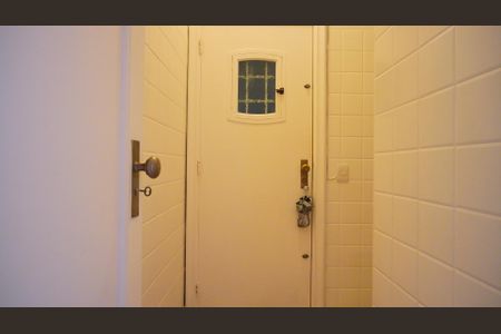Apartamento para alugar com 190m², 3 quartos e 1 vaga Apartamento para alugar com 190m², 3 quartos e 1 vagaPorta de entrada serviço
