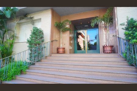 Apartamento para alugar com 190m², 3 quartos e 1 vaga Apartamento para alugar com 190m², 3 quartos e 1 vagaFachada e portaria