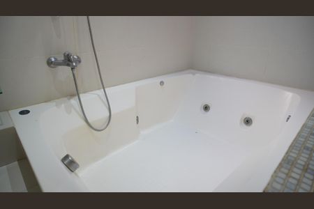 Apartamento para alugar com 190m², 3 quartos e 1 vaga Apartamento para alugar com 190m², 3 quartos e 1 vagaBanheiro social 2