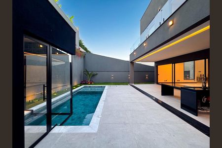 Casa à venda com 361m², 4 quartos e 4 vagas