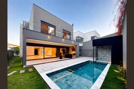 Casa à venda com 361m², 4 quartos e 4 vagas