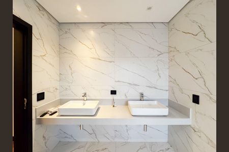 Casa à venda com 361m², 4 quartos e 4 vagas