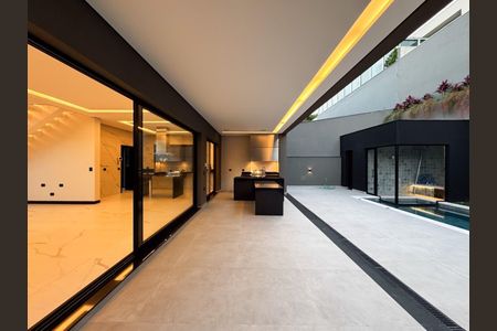 Casa à venda com 361m², 4 quartos e 4 vagas