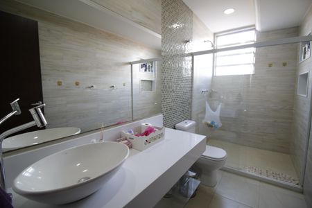 Casa para alugar com 164m², 4 quartos e 2 vagasBanheiro