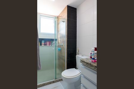 Apartamento à venda com 75m², 2 quartos e 1 vaga Apartamento à venda com 75m², 2 quartos e 1 vagaBanheiro da Suíte
