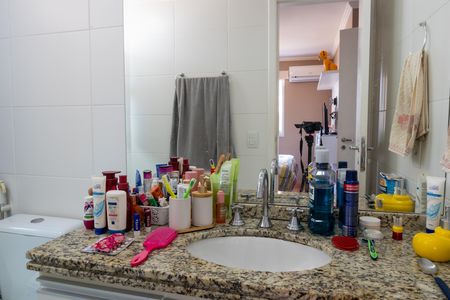 Apartamento à venda com 75m², 2 quartos e 1 vaga Apartamento à venda com 75m², 2 quartos e 1 vagaBanheiro da Suíte