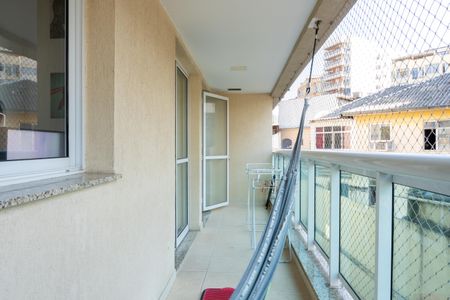 Apartamento à venda com 75m², 2 quartos e 1 vaga Apartamento à venda com 75m², 2 quartos e 1 vagaVaranda