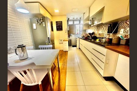 Apartamento à venda com 4 quartos, 194m² em Icaraí, Niterói