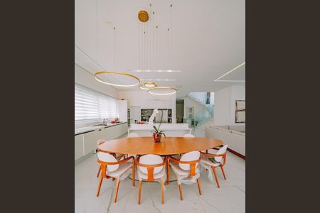 Casa à venda com 700m², 3 quartos e 7 vagas