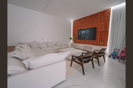 Casa à venda com 700m², 3 quartos e 7 vagas