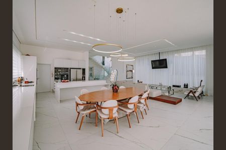 Casa à venda com 3 quartos, 700m² em Colinas da Anhanguera, Santana de Parnaíba