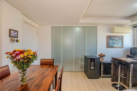 Sala de apartamento à venda com 2 quartos, 67m² em Vila Ipiranga, Porto Alegre