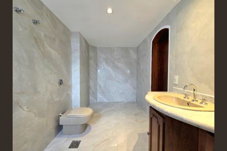 Apartamento à venda com 172m², 3 quartos e 2 vagasBanheiro da Suíte