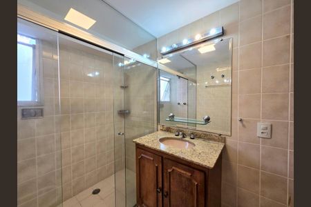 Apartamento à venda com 172m², 3 quartos e 2 vagasBanheiro Social