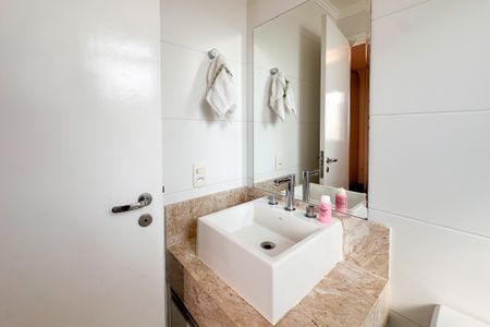Apartamento à venda com 82m², 2 quartos e 2 vagas Apartamento à venda com 82m², 2 quartos e 2 vagasBanheiro da Suíte
