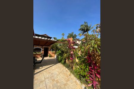 Casa de condomínio para alugar com 600m², 5 quartos e 4 vagasQuintal