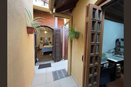 Casa de condomínio para alugar com 600m², 5 quartos e 4 vagasCorredor